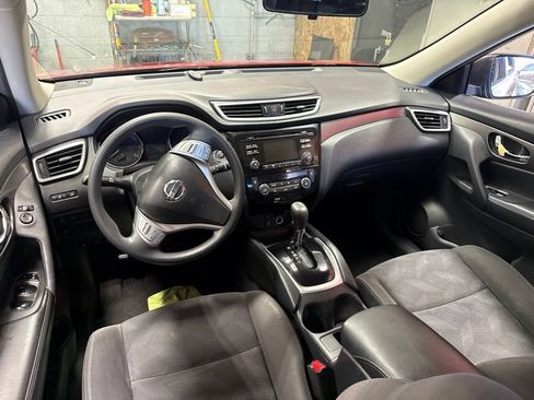 Used 2015 Nissan Rogue SV FWD image 22