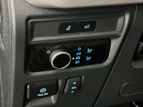 Used 2024 Ford Expedition Max XLT image 17