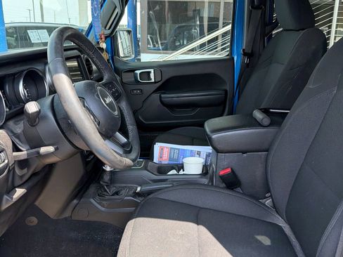 Used 2023 Jeep Gladiator Sport AWD/4WD image 7