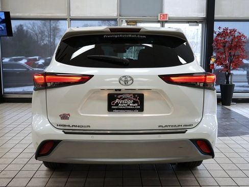Used 2021 Toyota Highlander Platinum image 17