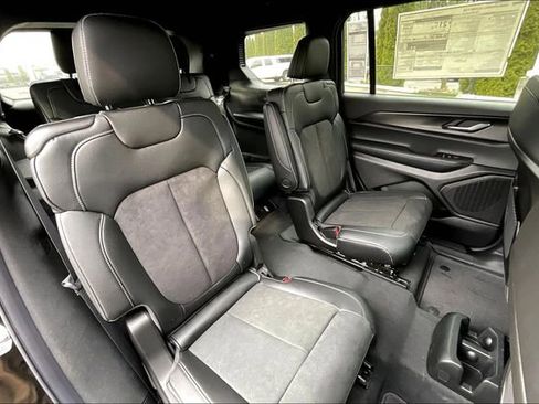 New 2025 Jeep Grand Cherokee L Altitude AWD/4WD image 23