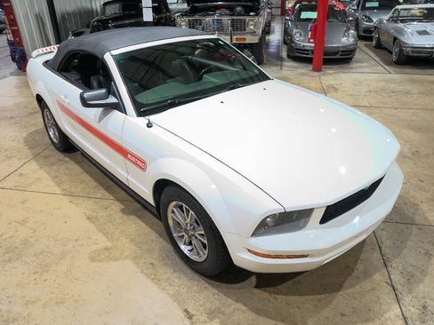 Used 2005 Ford Mustang Premium image 26