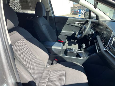 Used 2025 Kia Sportage LX image 30