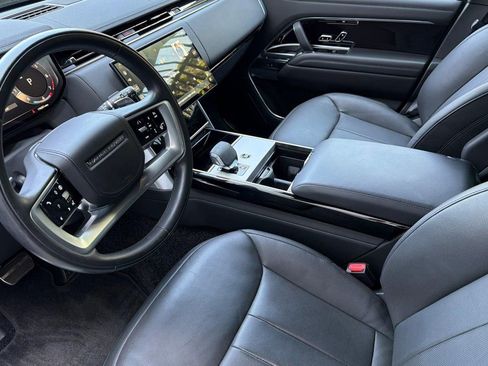 Used 2024 Land Rover Range Rover SE AWD/4WD image 4