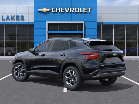 New 2026 Chevrolet Trax LT w/ LT Convenience Package FWD image 3