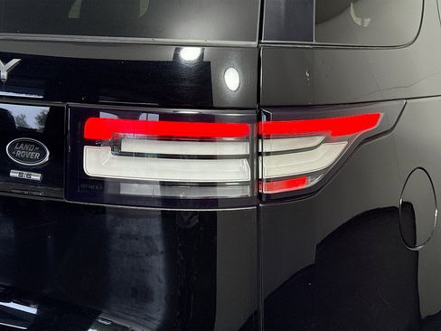 Used 2020 Land Rover Discovery SE image 34