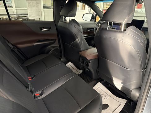 Used 2024 Toyota Venza Limited image 28
