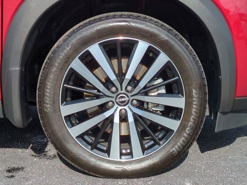 Used 2024 Nissan Pathfinder Platinum w/ Black Appearance Package image 11