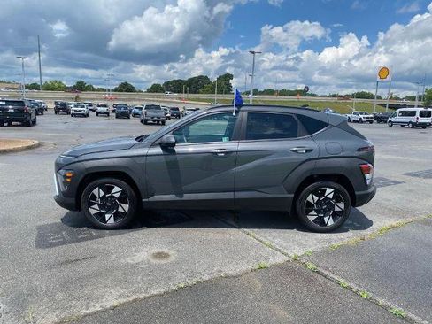 Used 2025 Hyundai Kona SEL FWD image 4