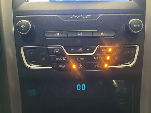 Used 2020 Ford Fusion SEL image 27