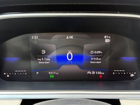 Used 2025 Volkswagen Taos SE w/ Panoramic Sunroof Package FWD image 13
