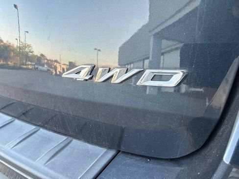 Used 2024 Ford Explorer XLT w/ Equipment Group 202A AWD/4WD image 5