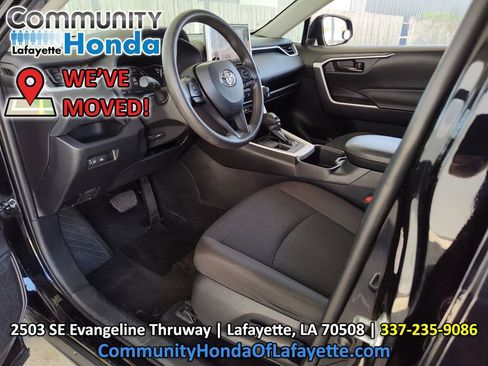 Used 2024 Toyota RAV4 LE AWD/4WD image 2