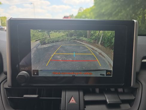Used 2025 Toyota RAV4 XLE FWD image 23
