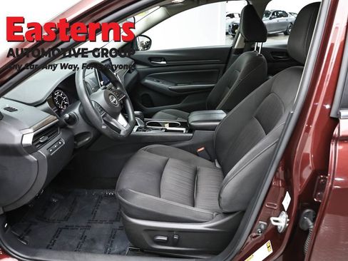 Used 2024 Nissan Altima 2.5 SV FWD image 14