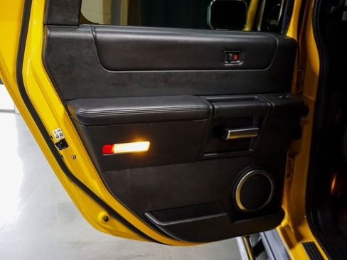 Used 2005 HUMMER H2 w/ Preferred Equipment Group image 56