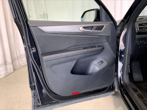 Used 2025 Volkswagen Atlas Cross Sport SE FWD image 21