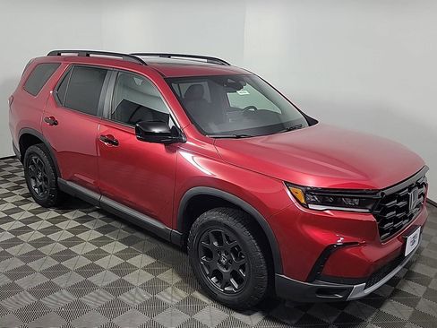 Certified 2023 Honda Pilot TrailSport image 2