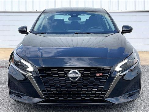 Used 2025 Nissan Altima 2.5 SR FWD image 3