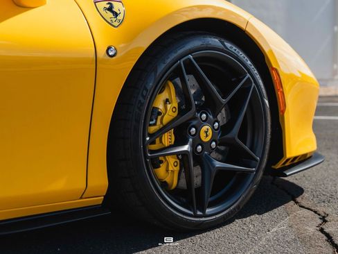 Used 2021 Ferrari F8 Tributo RWD image 33