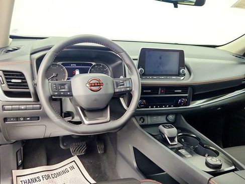 Used 2025 Nissan Rogue SV image 12