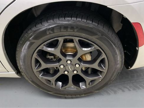 Used 2020 Chrysler 300 S AWD/4WD image 18