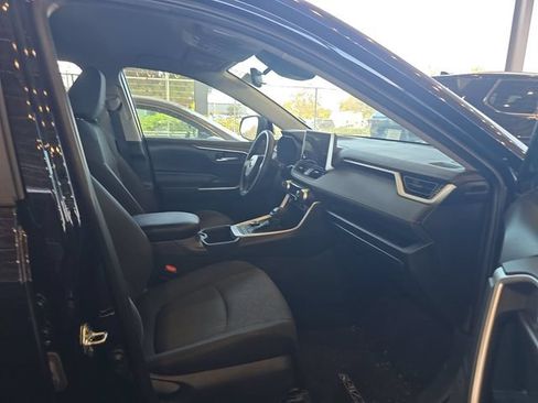 Used 2025 Toyota RAV4 XLE AWD/4WD image 11