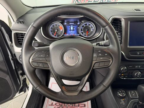 Used 2019 Jeep Cherokee Trailhawk w/ Cold Weather Group AWD/4WD image 13