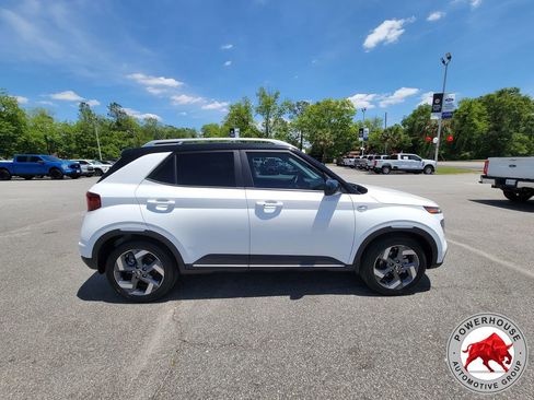 Used 2025 Hyundai Venue Limited FWD image 7