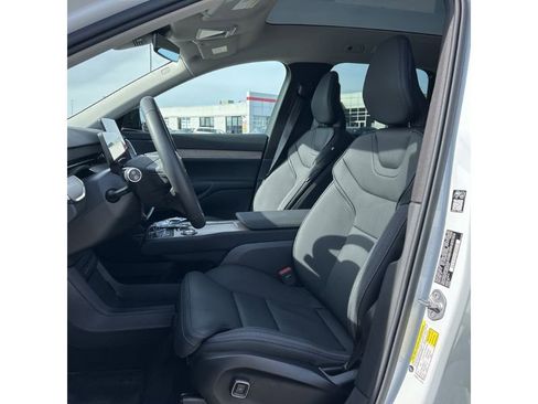 Used 2025 Volvo EX90 Plus image 5