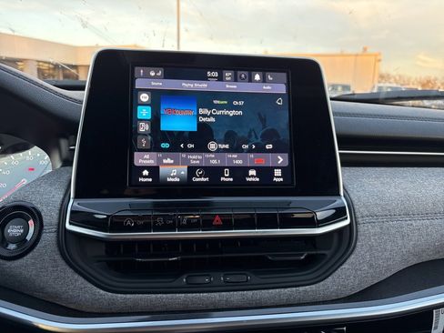 Used 2025 Jeep Compass Latitude image 13