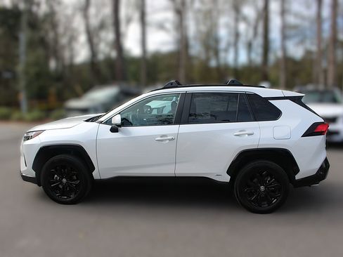 Used 2023 Toyota RAV4 SE image 5