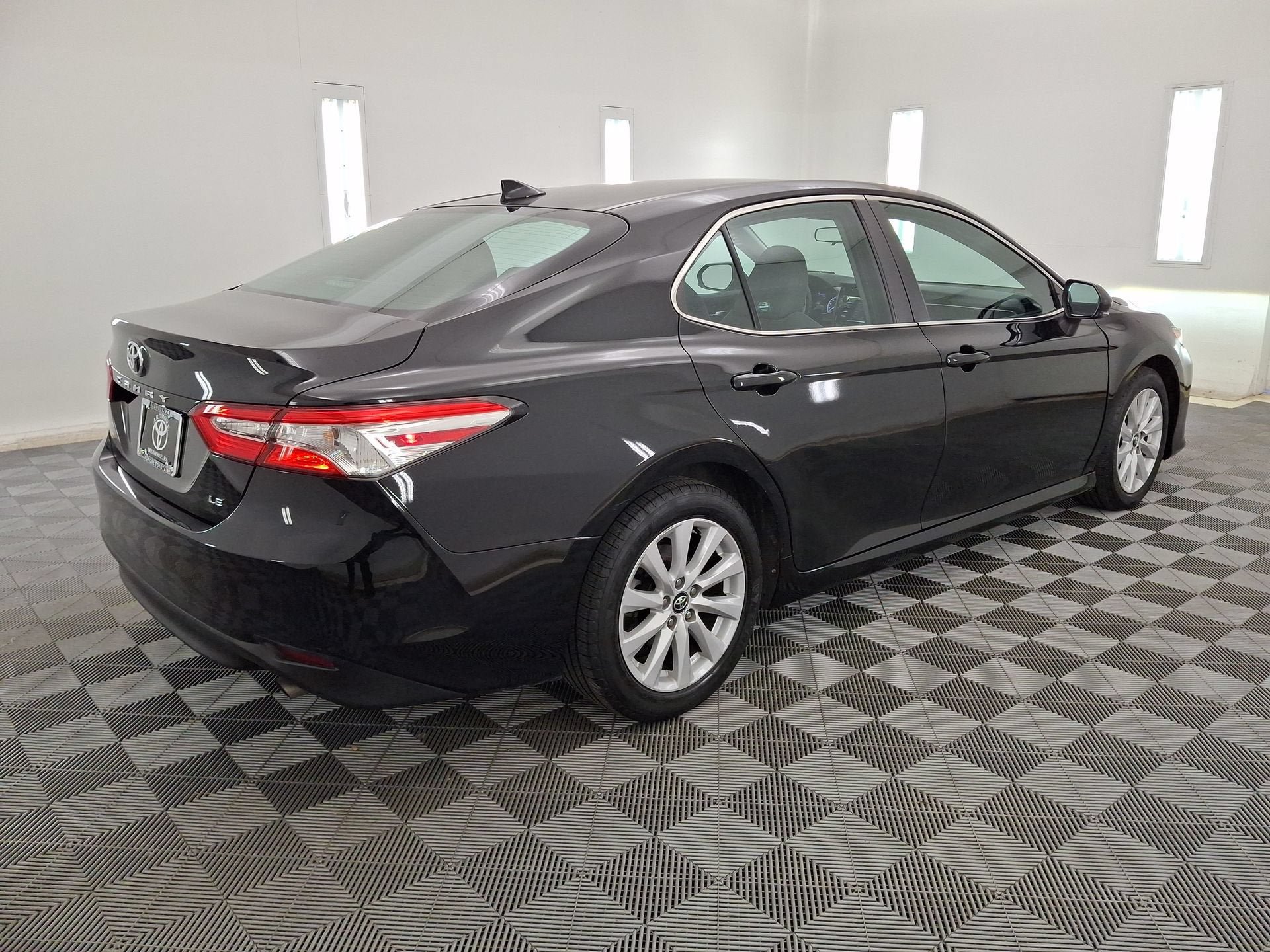 Used 2020 Toyota Camry LE FWD image 24