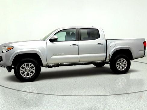 Used 2018 Toyota Tacoma SR5 RWD image 8