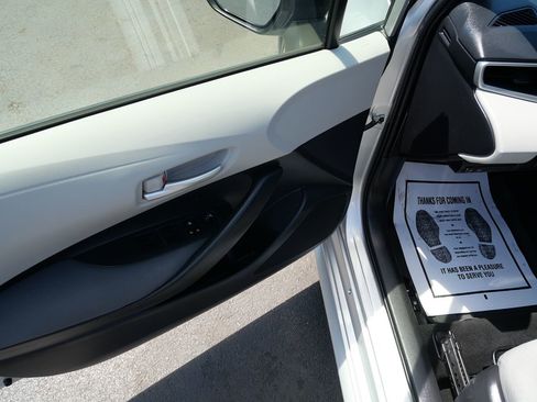 Used 2021 Toyota Corolla LE FWD image 14