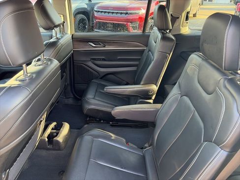 Used 2023 Jeep Grand Cherokee L Limited image 3