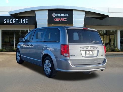 Used 2020 Dodge Grand Caravan SE image 5