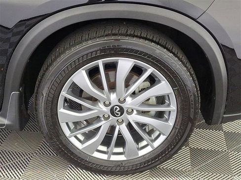 Certified 2025 INFINITI QX50 Luxe image 10