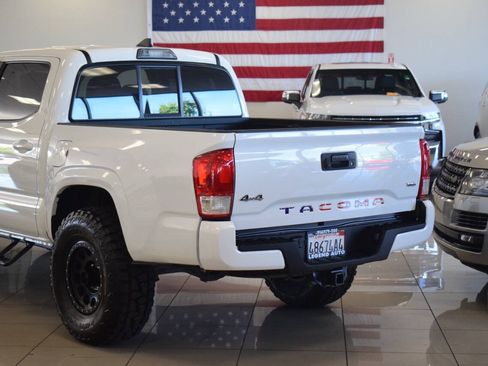 Used 2017 Toyota Tacoma SR AWD/4WD image 24
