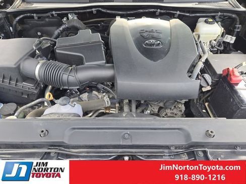 Used 2021 Toyota Tacoma TRD Off-Road w/ TRD Premium Off Road Package AWD/4WD image 33