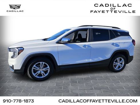 Used 2022 GMC Terrain SLE w/ Driver Convenience Package image 1