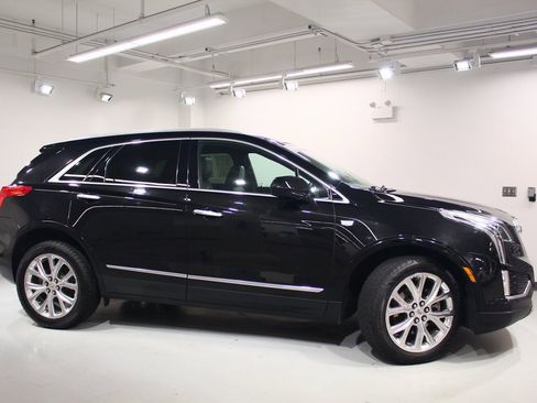 Used 2017 Cadillac XT5 Platinum image 9