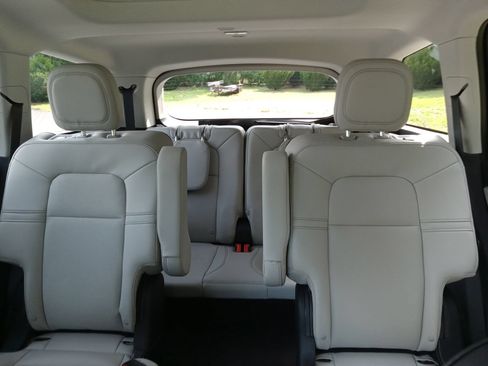 Used 2025 Lincoln Aviator AWD w/ Jet Appearance Package image 24