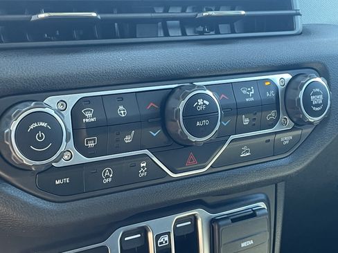Used 2024 Jeep Wrangler Unlimited Sport AWD/4WD image 21