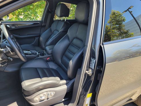 Used 2026 Porsche Macan AWD/4WD image 5