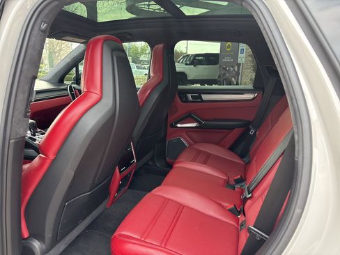 Used 2021 Porsche Cayenne Turbo image 7