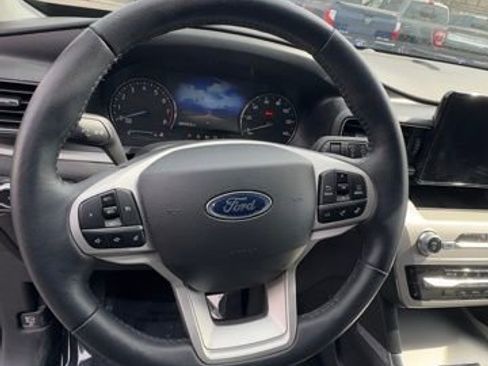 Used 2023 Ford Explorer XLT w/ Equipment Group 202A image 11