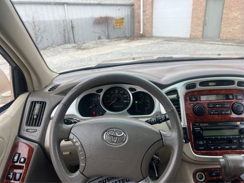 Used 2006 Toyota Highlander Limited image 19