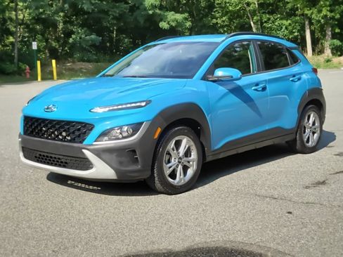 Used 2022 Hyundai Kona SEL w/ Cargo Package FWD image 2