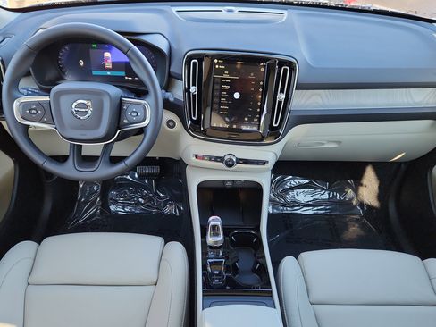 New 2026 Volvo XC40 B5 Ultra w/ Climate Package image 15